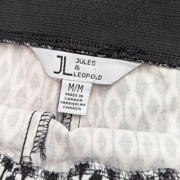 Jules & Leopold Black and White Patterned Capris Pants - Picture 3 of 3